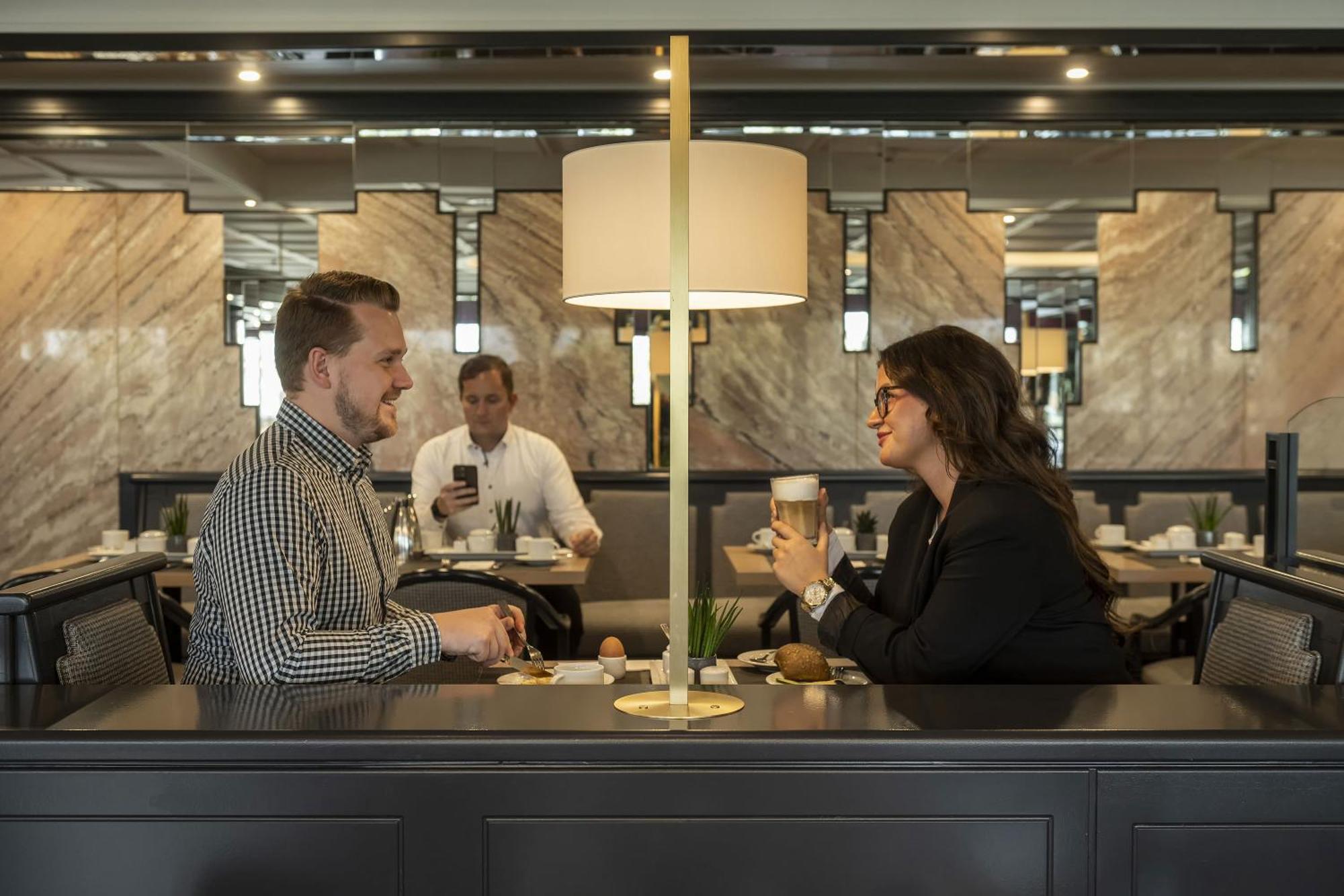 마리팀 호텔 쾰른 외부 사진 The interior of the hotel