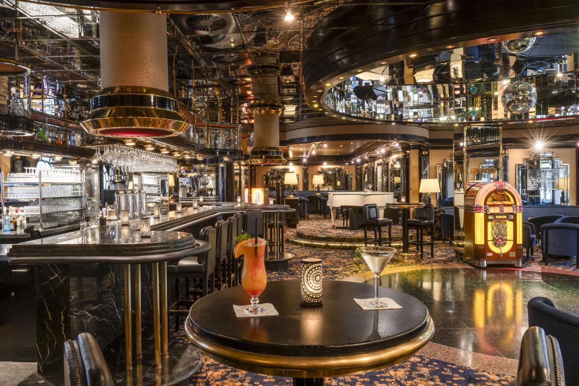 마리팀 호텔 쾰른 외부 사진 The interior of the bar